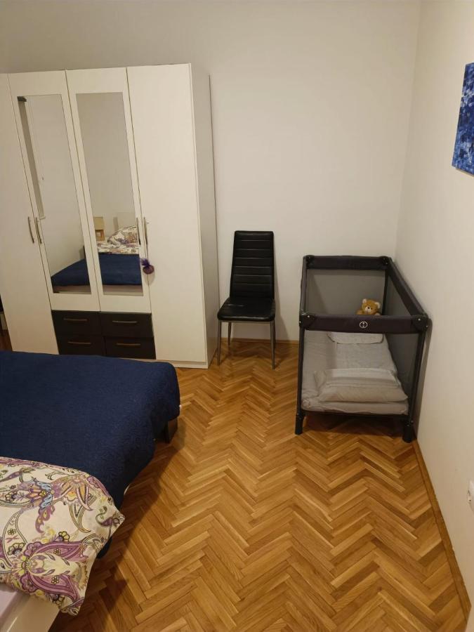 Apartments Josip Zrnovnica Екстер'єр фото